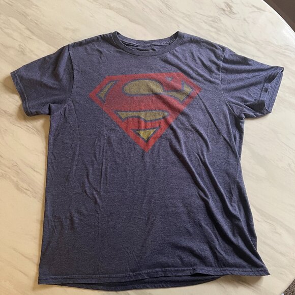 Distressed Superman T-Shirt - Adult Size Medium - Picture 2 of 7